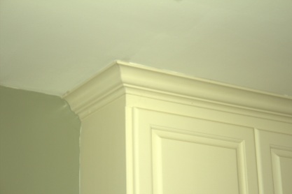 Crown molding fitted perfectly to the ceiling throughout the kitchen.